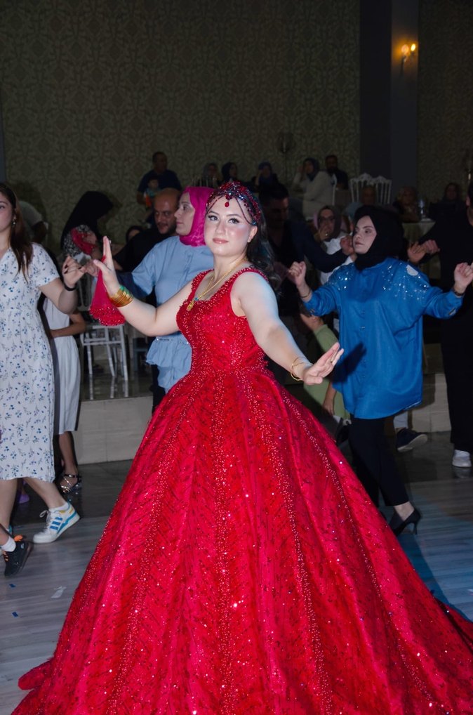 Kırmızı kına tacı - Görsel 2