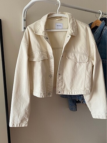 bershka kremrengi kot ceket