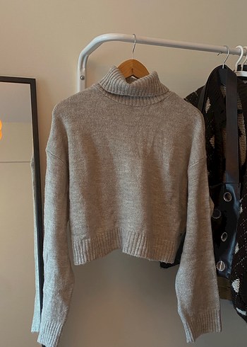 p&b ince boğazlı bej crop kazak