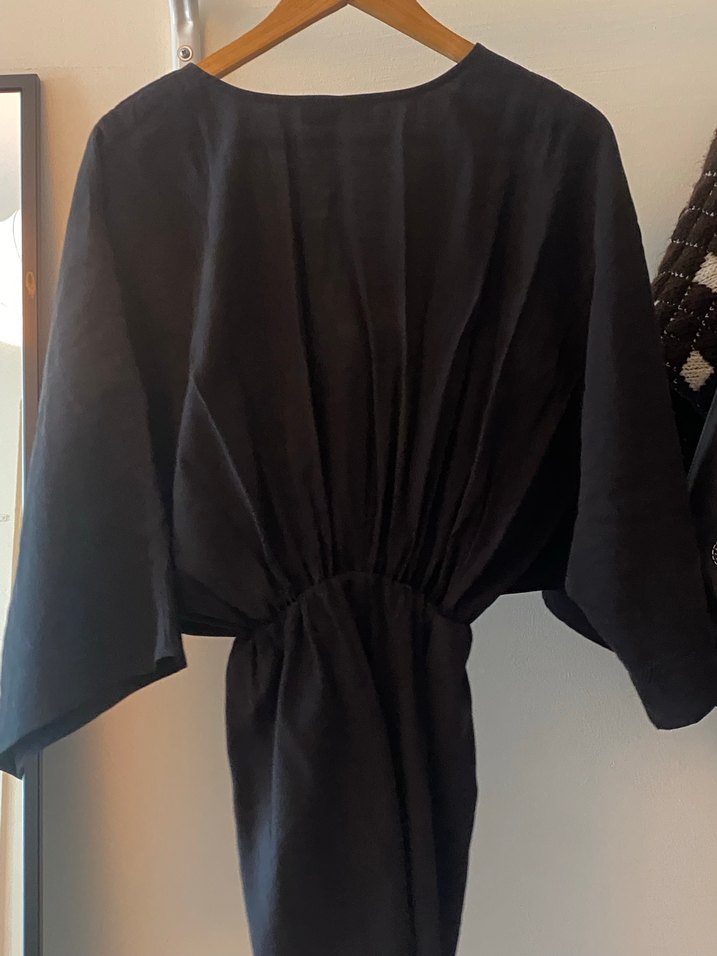 beyyoğlu siyah büzgülü yarasa kol elbise - Görsel 3