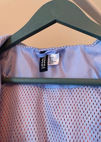 h&m açık mavi crop yağmurluk - Görsel 2