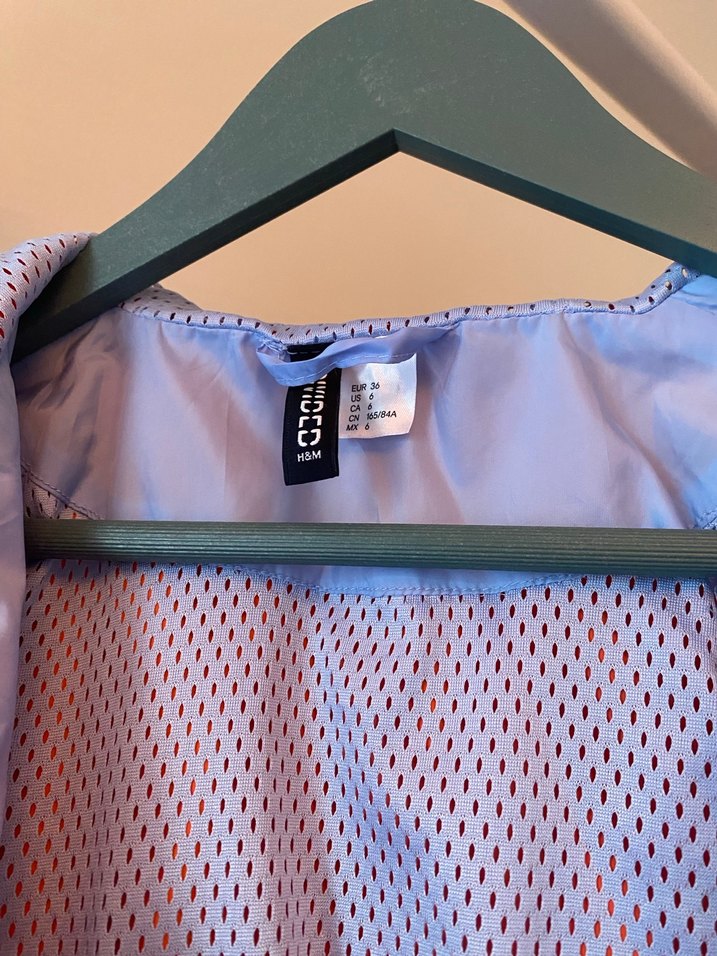 h&m açık mavi crop yağmurluk - Görsel 2