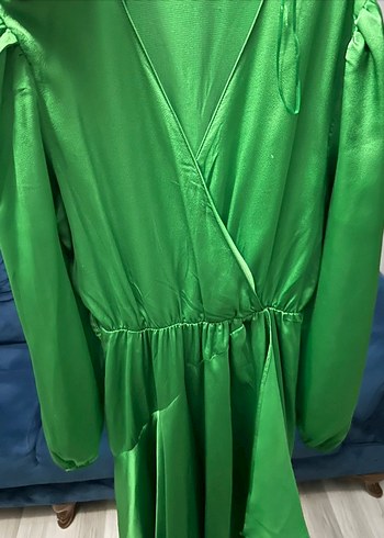 Yeşil Saten Elbise - Görsel 3