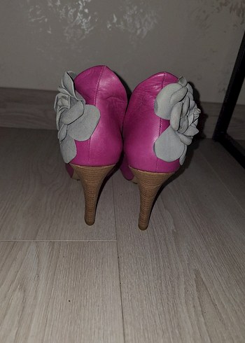 pembe ahşap topuklu çiçek detaylı topuklu ayakkabı - Görsel 3