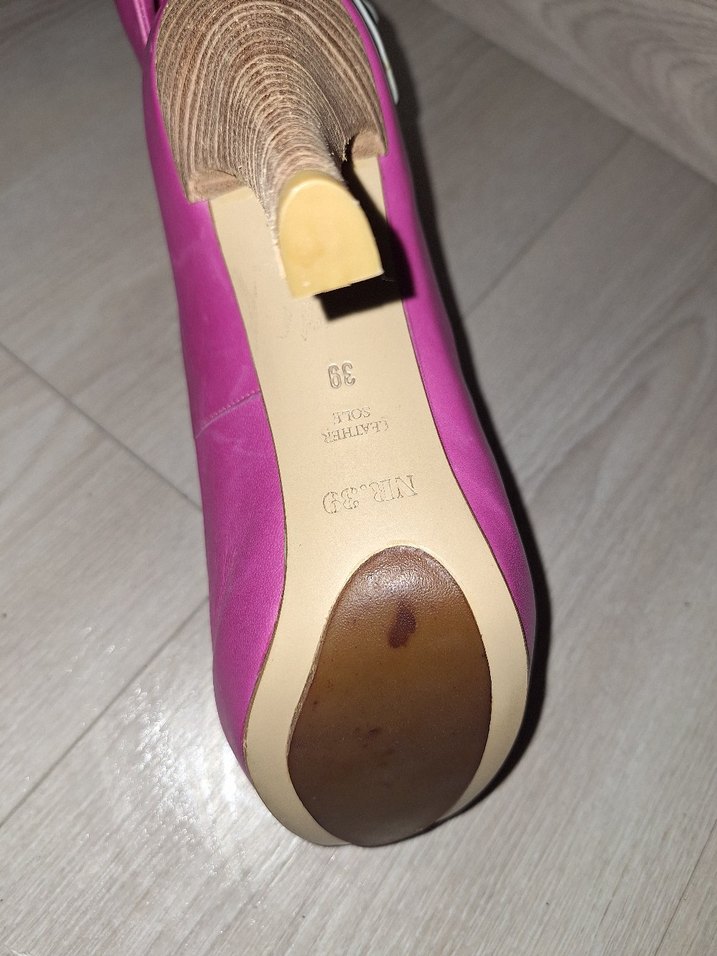 pembe ahşap topuklu çiçek detaylı topuklu ayakkabı - Görsel 4