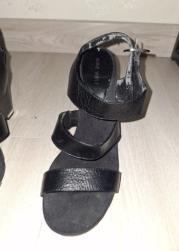 Siyah Dolgu Topuklu Kadın Sandalet - Görsel 4