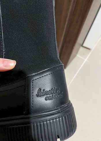 Siyah Kadın Bot - Görsel 3