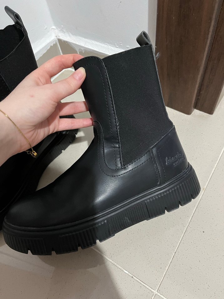 Siyah Kadın Bot - Görsel 2