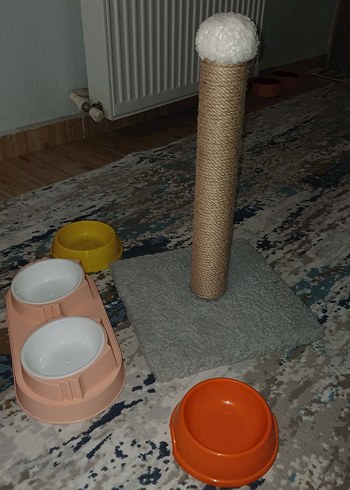 Gri Kedi Tırmalama Tahtası ve Mama Kabı Seti