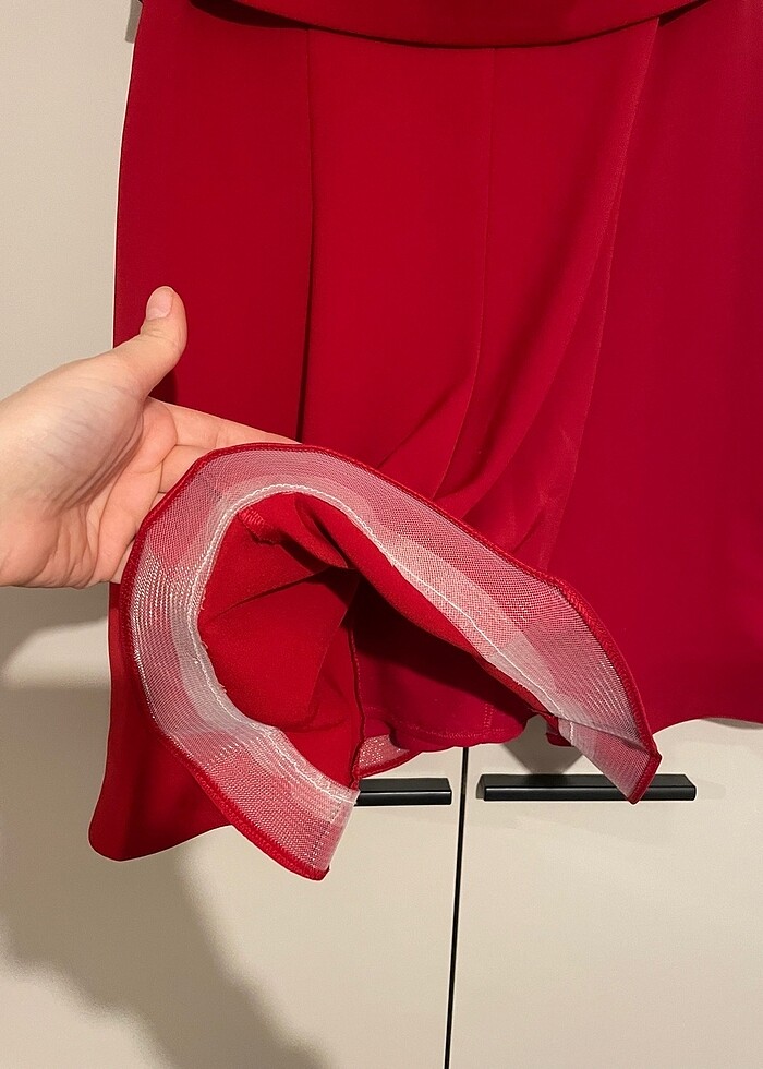 Kırmızı elbise - Görsel 3