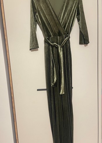 V Yaka Drapeli Haki kadife Tulum - Görsel 5