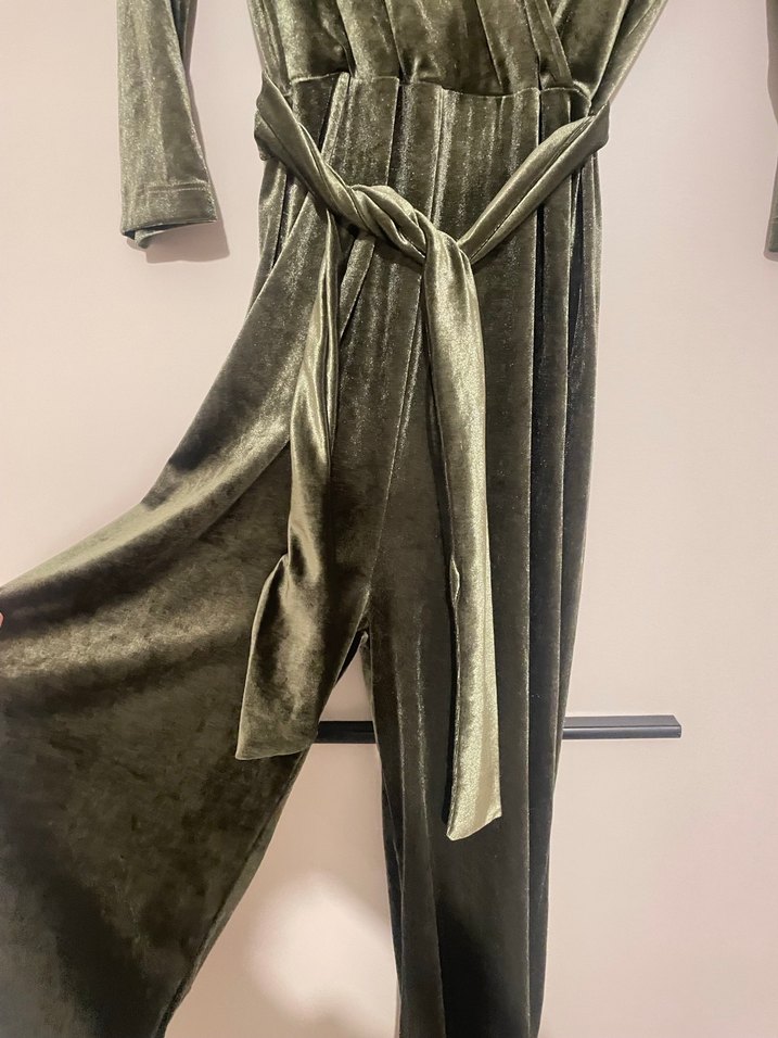 V Yaka Drapeli Haki kadife Tulum - Görsel 2