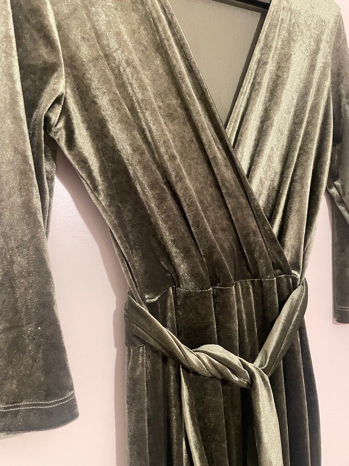 V Yaka Drapeli Haki kadife Tulum - Görsel 4