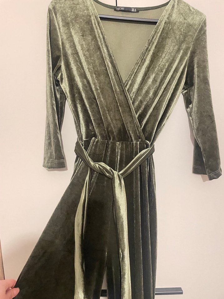 V Yaka Drapeli Haki kadife Tulum - Görsel 3