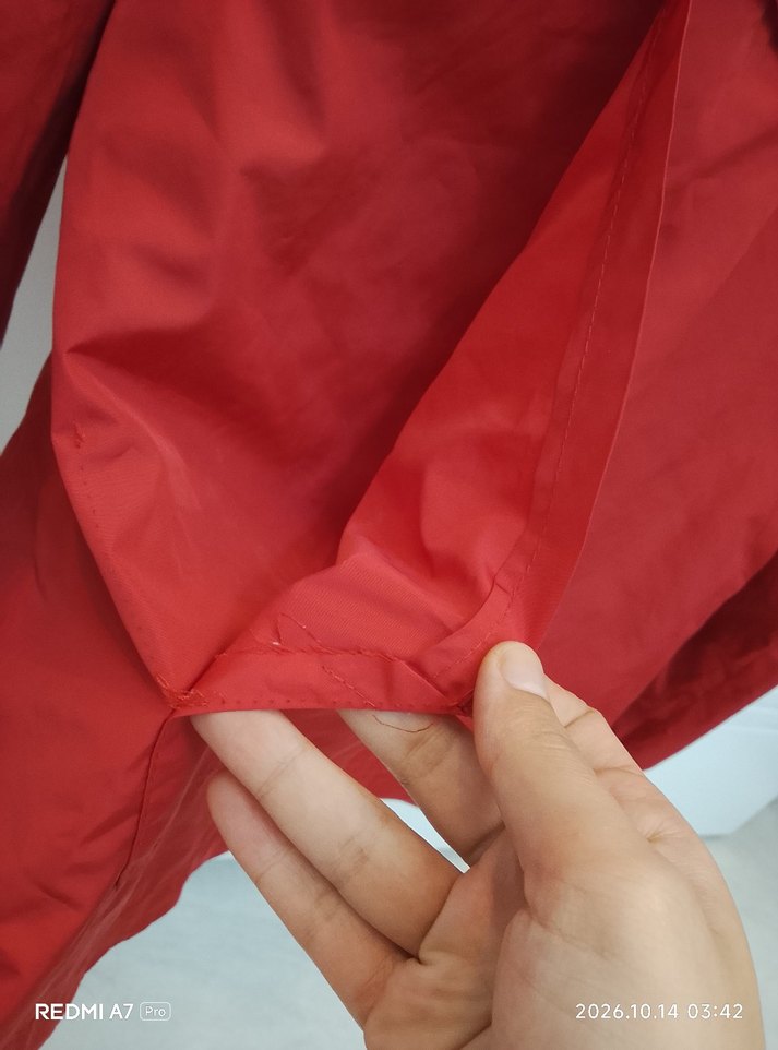 Kırmızı Parlak Kapüşonlu Erkek Yağmurluk — görsel 6/11