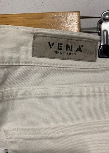 Düğmeli Beyaz Kadın Mini Şort - Görsel 4