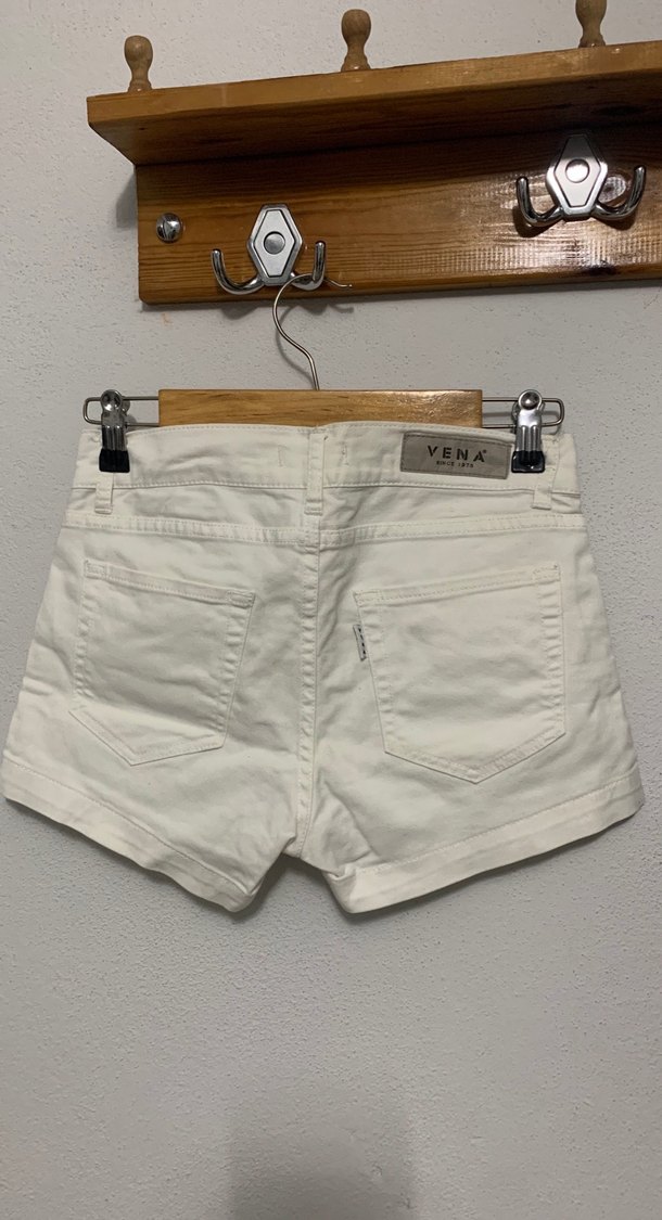 Düğmeli Beyaz Kadın Mini Şort - Görsel 2