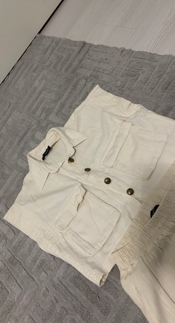 Düğmeli bej KadınTakım - Görsel 3