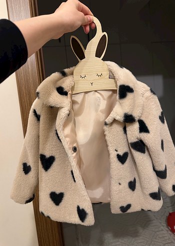 Kız Çocuk Bej Kalp Desenli Kürk Detaylı Mont - Görsel 3