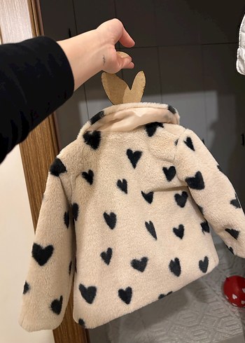 Kız Çocuk Bej Kalp Desenli Kürk Detaylı Mont - Görsel 2