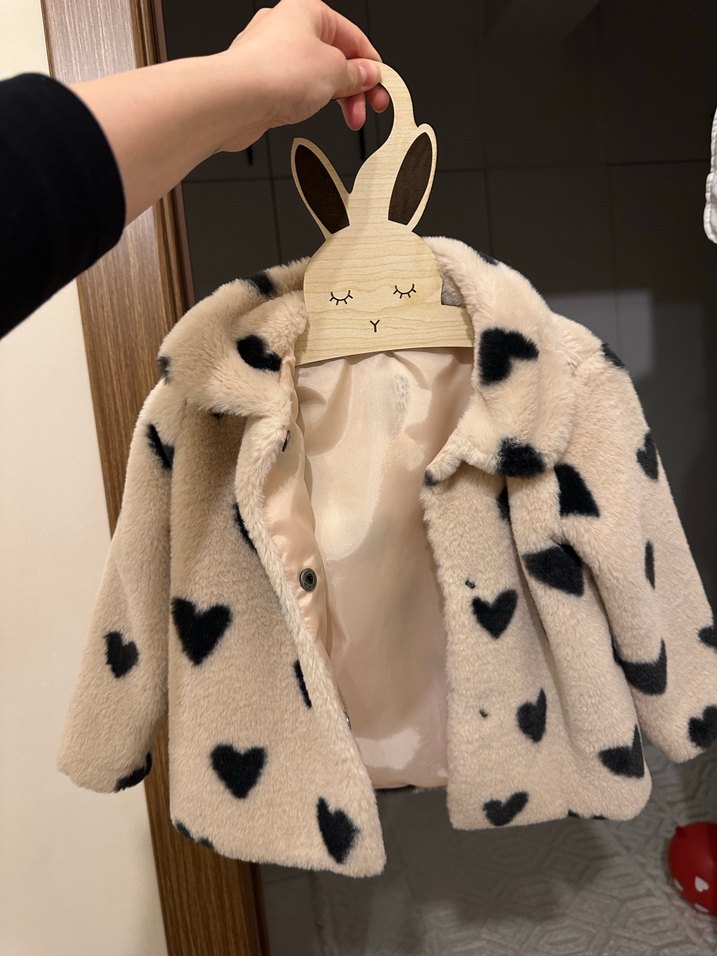 Kız Çocuk Bej Kalp Desenli Kürk Detaylı Mont - Görsel 3