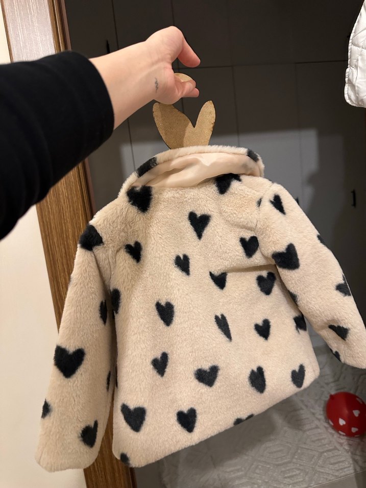 Kız Çocuk Bej Kalp Desenli Kürk Detaylı Mont - Görsel 2