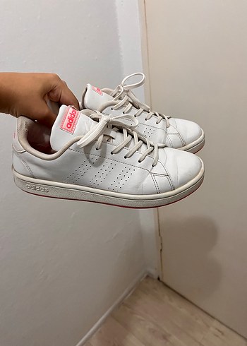 Beyaz Adidas Kadın Spor Ayakkabı