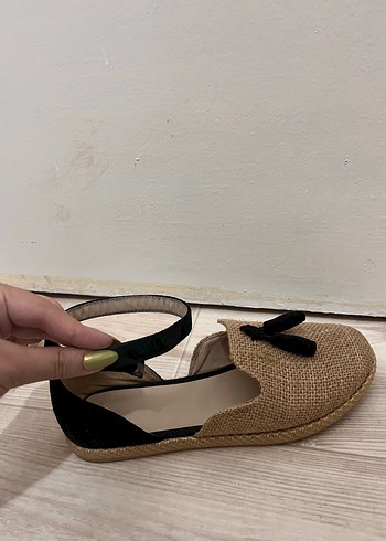 37 Beden Bilekten bağlamalı sandalet