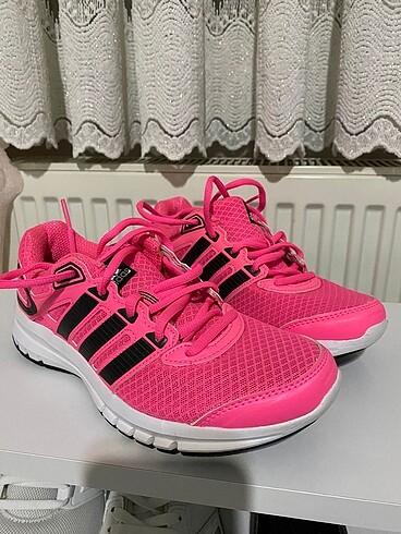 Adidas spor ayakkabı