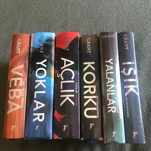 Yoklar serisi- michael grant- artemis