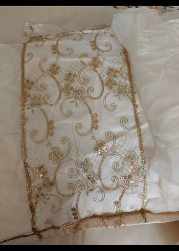 İşlemeli Beyaz Yatak Örtüsü - Görsel 2