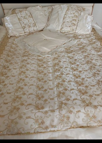 İşlemeli Beyaz Yatak Örtüsü - Görsel 5