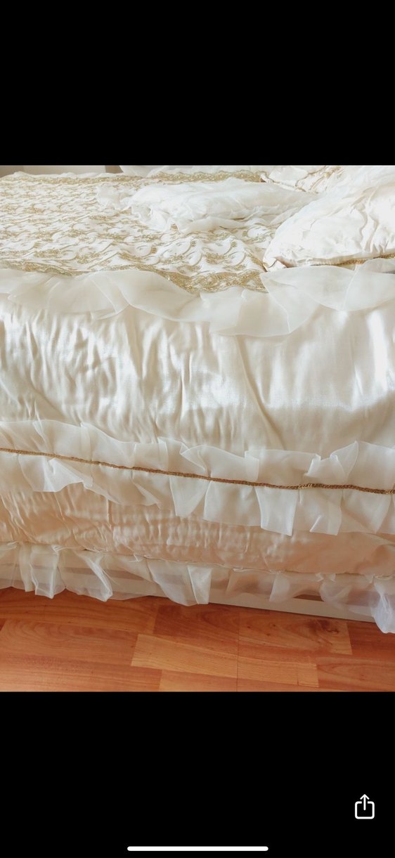 İşlemeli Beyaz Yatak Örtüsü - Görsel 4