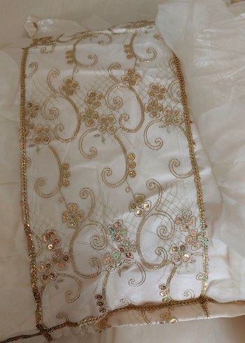 İşlemeli Beyaz Yatak Örtüsü Seti - Görsel 2