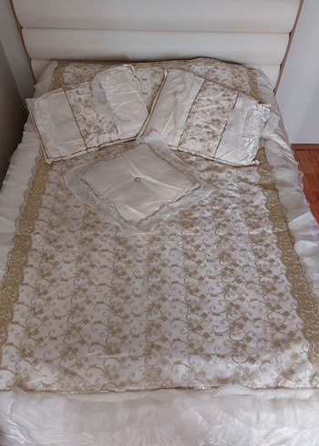 İşlemeli Beyaz Yatak Örtüsü Seti - Görsel 7