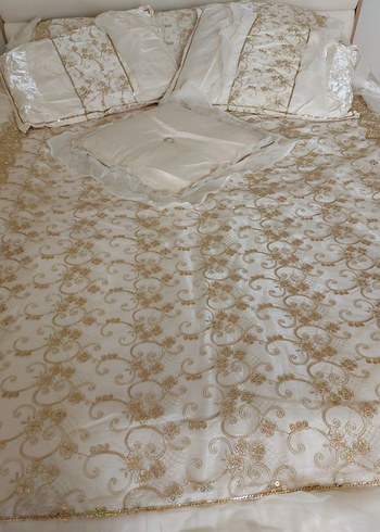 İşlemeli Beyaz Yatak Örtüsü Seti - Görsel 6