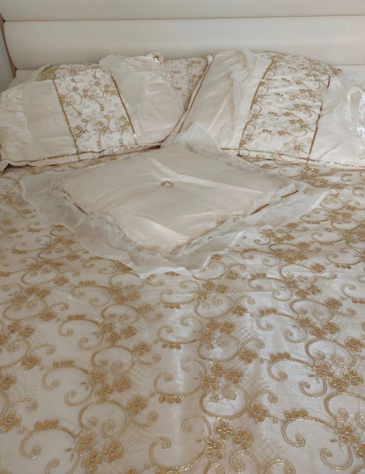 İşlemeli Beyaz Yatak Örtüsü Seti - Görsel 3