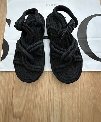 Oysho ip sandalet