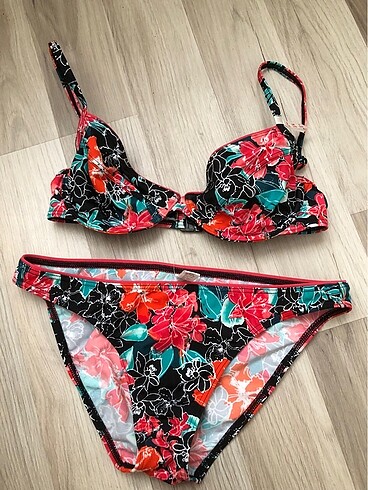 Esprit bikini takımı