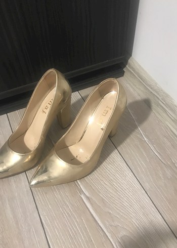 Parlak Altın Renkli Kadın Topuklu Ayakkabı - Görsel 2