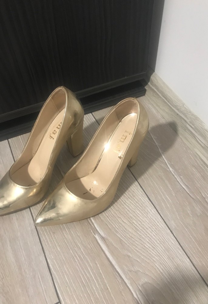 Parlak Altın Renkli Kadın Topuklu Ayakkabı - Görsel 2