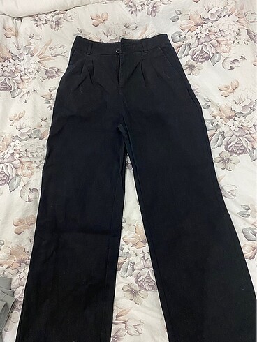 Uzun siyah yumuşak kot pantolon