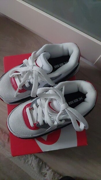 26 Beden beyaz Renk Nike air max çocuk 26 numara