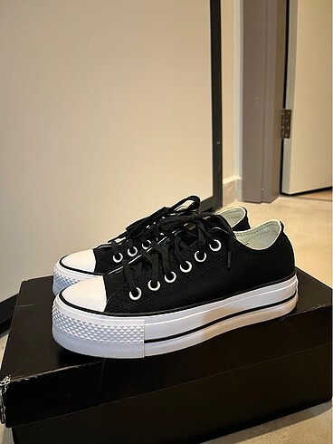 Converse Chuck Taylor Lift