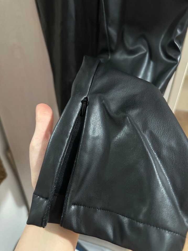 Kadın Siyah Deri Kemerli Dar Kesim Pantolon - Görsel 2