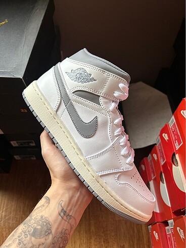 Neutral Grey Jordan 1 Mid (44)