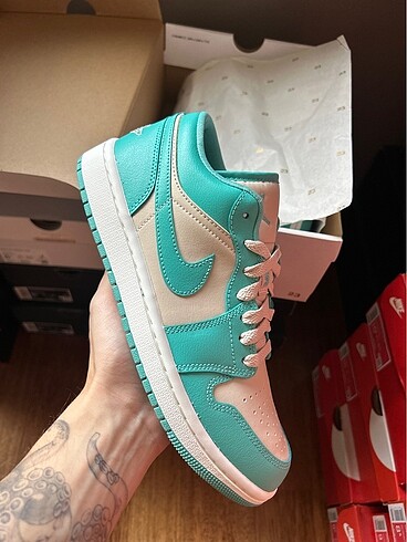 Tropical Teal Jordan 1 Low (40)