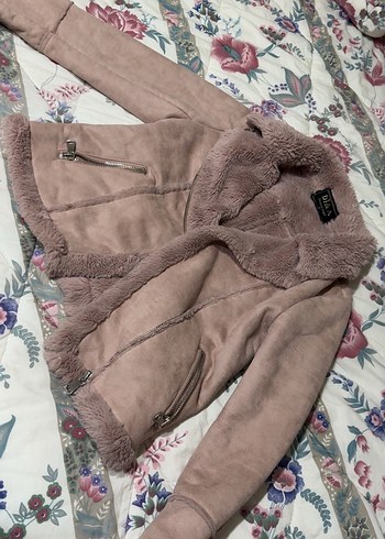 Pembe Süet, Kürklü Kadın Ceket