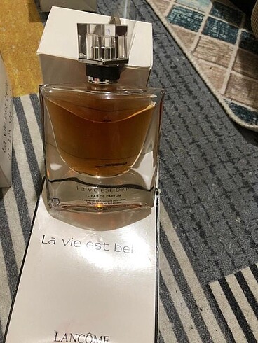 Yeni etiketli parfüm