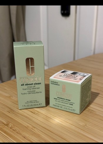 Clinique 
Nemlendirici ve Temizleyici Seti - Görsel 2